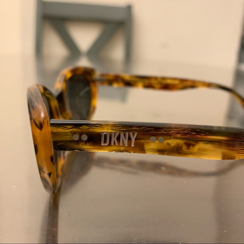 Dkny sunglasses - Picture 10 of 13